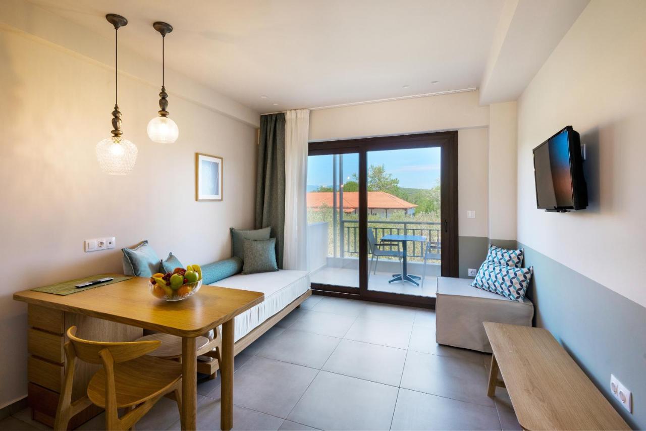 Dionysus Apartments & Suites Иериссос Экстерьер фото