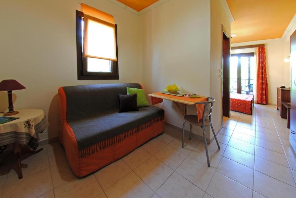 Dionysus Apartments & Suites Иериссос Экстерьер фото
